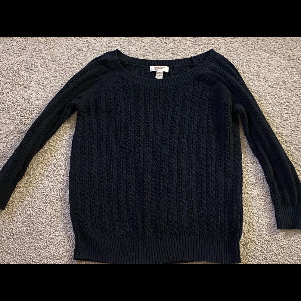 Quarter sleeve long sleeve black shirt